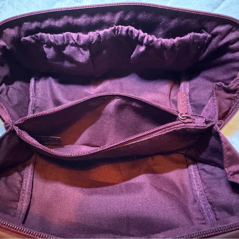Gucci Beauty Glossy Toiletry Bag - Picture 6 of 7